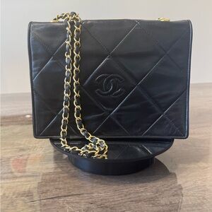 Chanel Vintage Black Quilted Flap Leather Shoulder Bag with Gold Chain